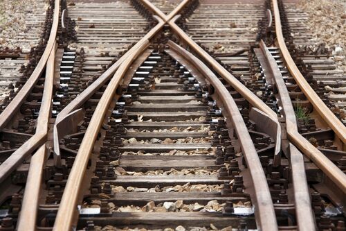 Eine mögliche Neubautrasse der Bahn sorgt in der Einheitsgemeinde für Diskussionen und Spekulationen.  Foto: Pixabay/pics_kartub
