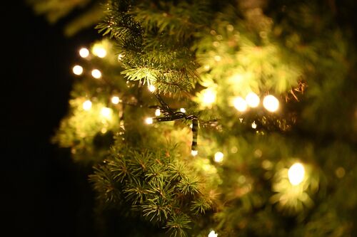 Gilt das Beleuchtungsverbot auch für Weihnachtsmärkte, Lichterfeste und ähnliche Veranstaltungen? Foto: Pixabay/Len Bernhard