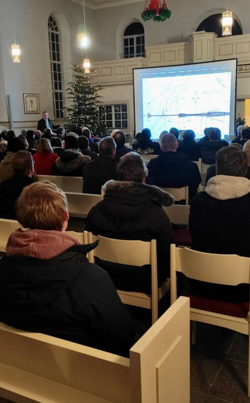 Weit mehr als 100 Bürger nahmen an der Info-Veranstaltung in der Bienenbütteler St.-Michaelis-Kirche teil. Foto: Gemeinde Bienenbüttel
